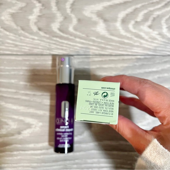 Clinique Smart Clinical Repair™
Wrinkle Correcting Serum - Picture 3 of 5